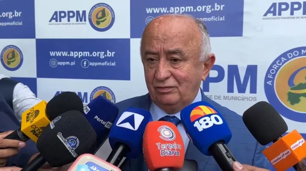 Júlio César nega desistência ao Senado e rebate fake news sobre candidatura